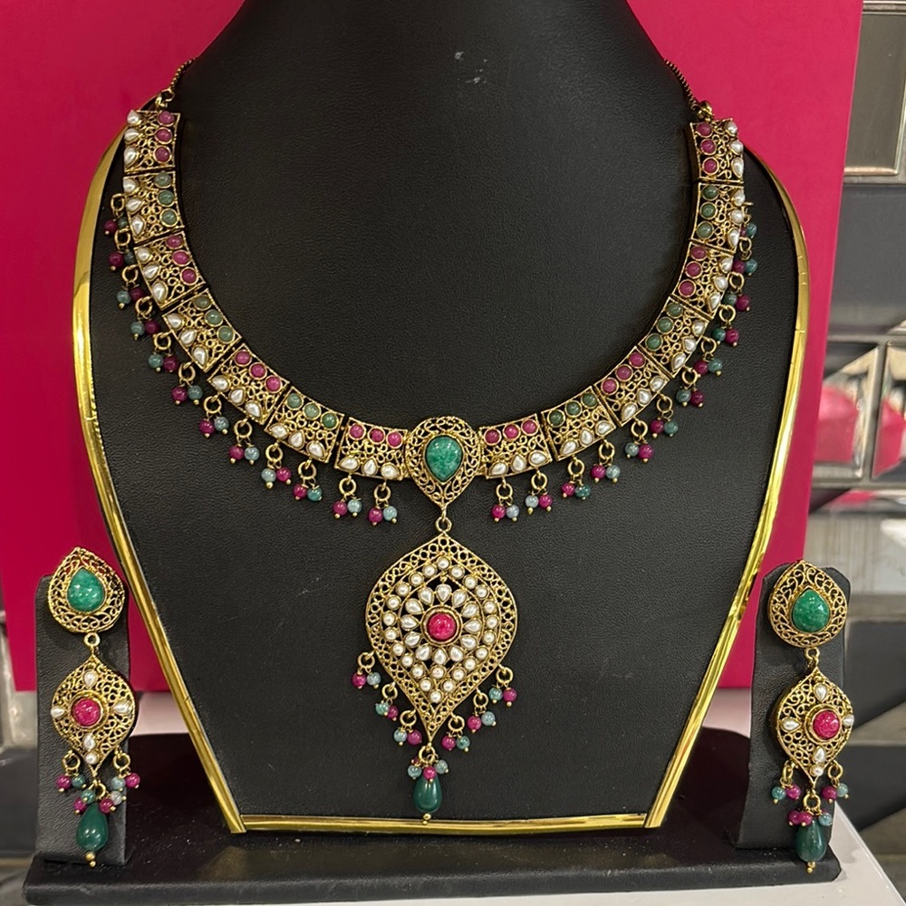 Elegant Gold and Pink Necklace Set